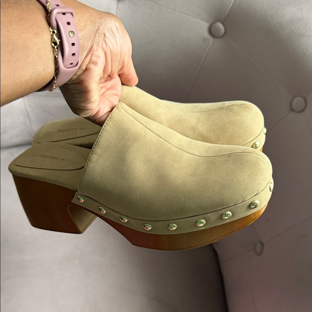 Bershka platform clogs in taupe